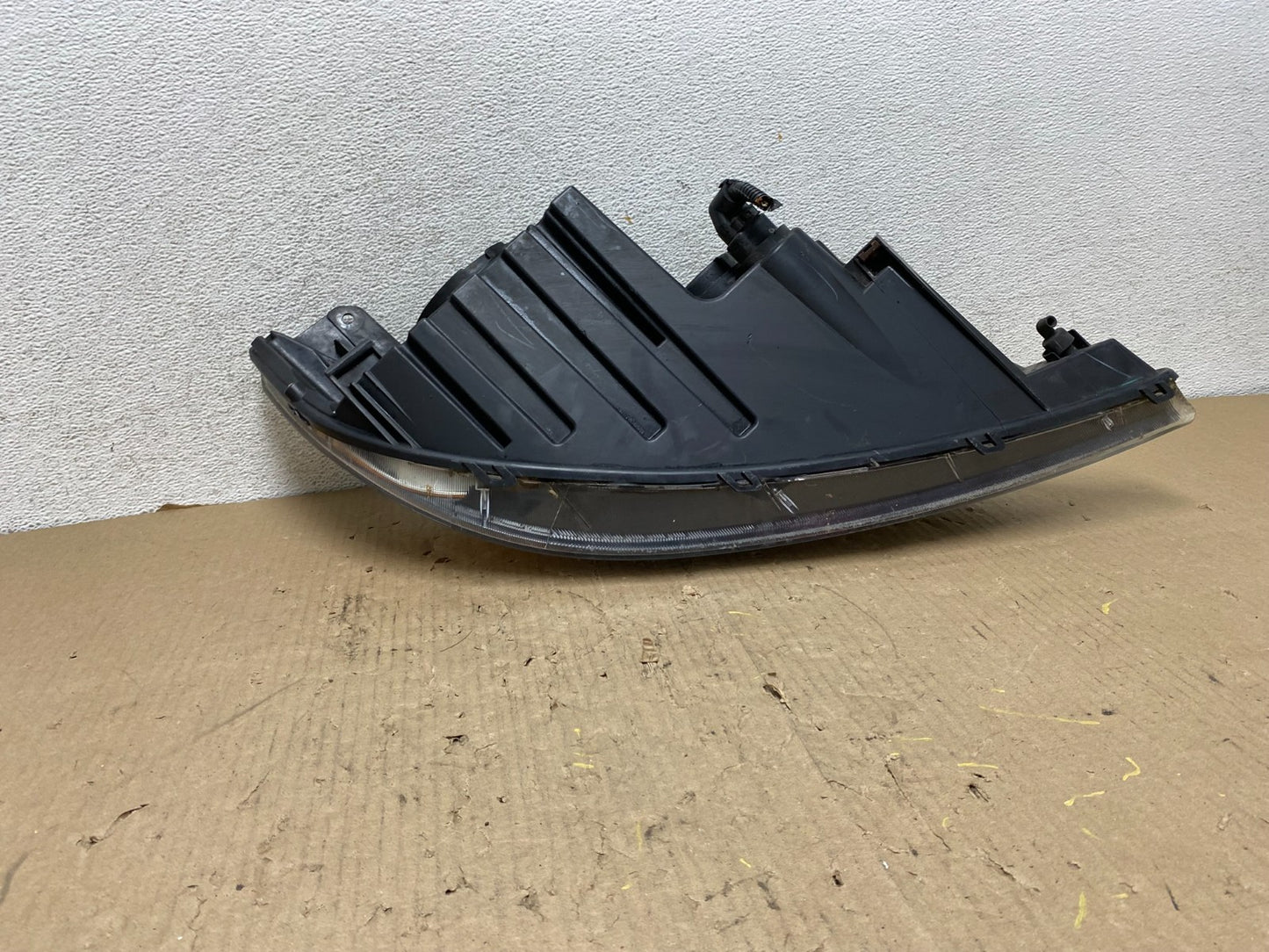 2011 to 2013 Kia Sorento Left Driver LH Side Headlight Halogen AG8071 DW7