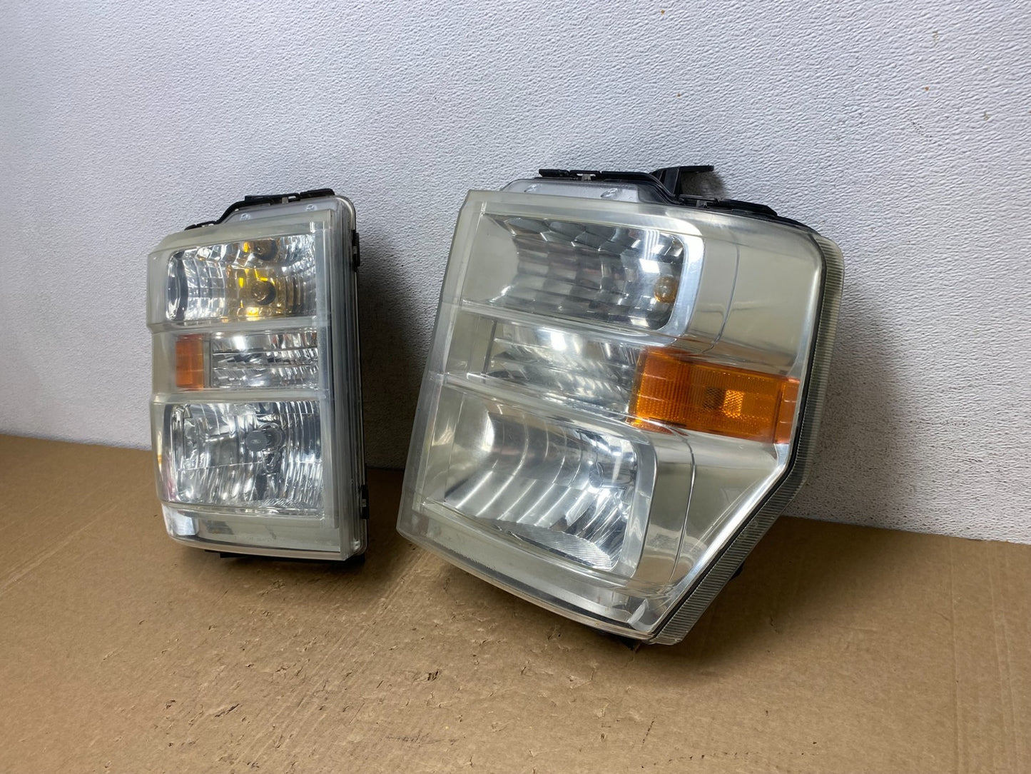 2008-2014 Ford Econoline E150 E250 E350 Left+Right Headlights AF7933 DW1