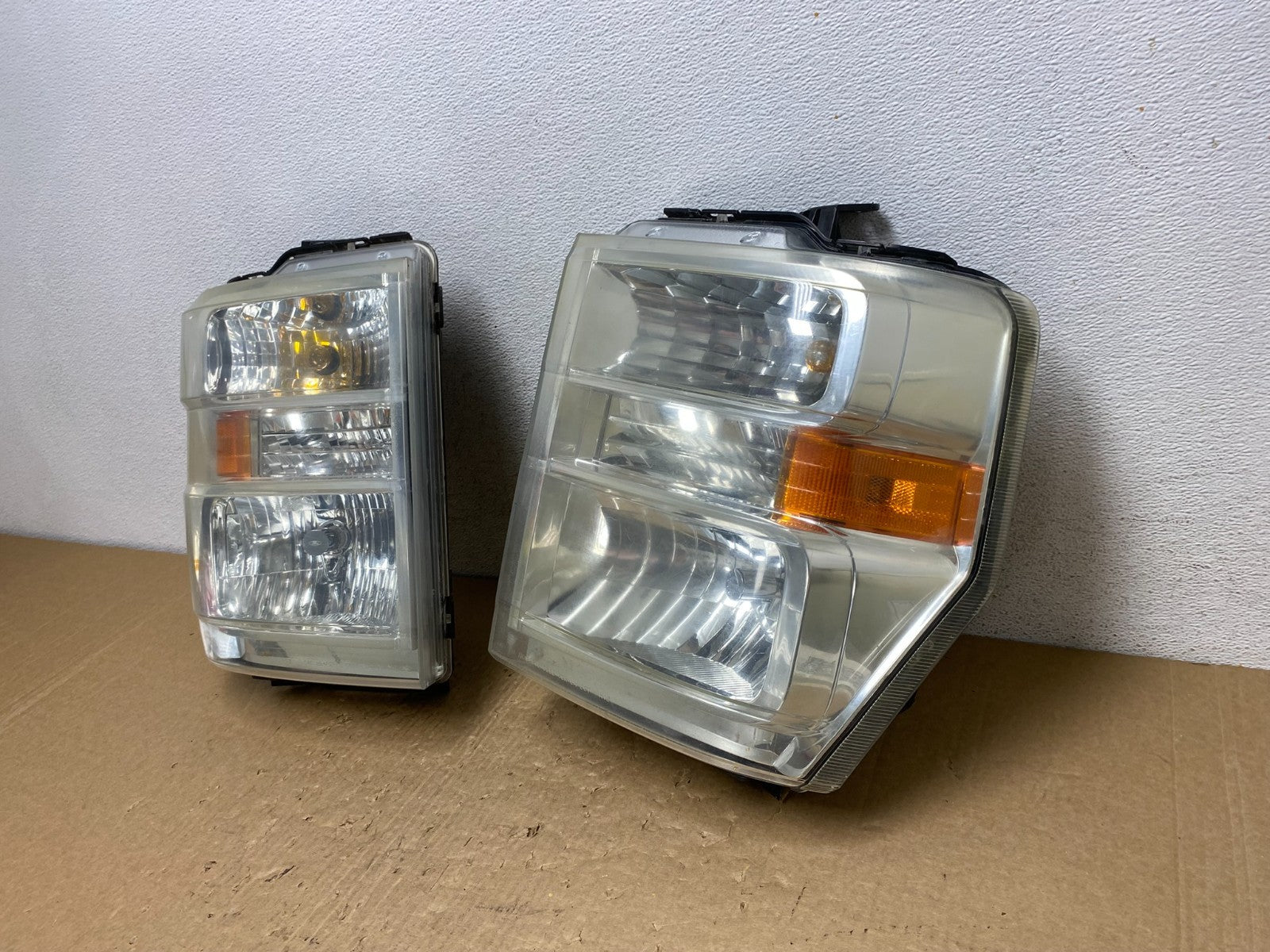 2008-2014 Ford Econoline E150 E250 E350 Left+Right Headlights AF7933 DW1