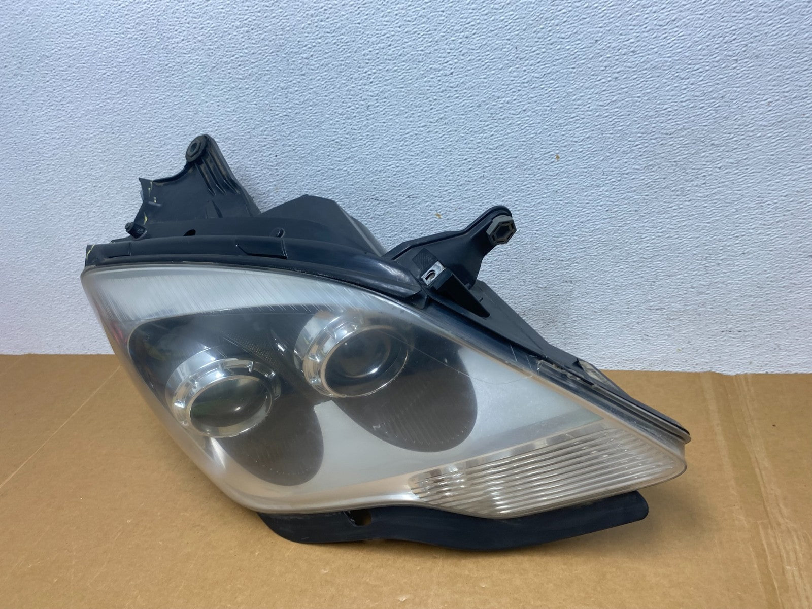 2007-2012 Gmc Acadia Xenon HID Headlight Right Passenger Side AD8898 DW1