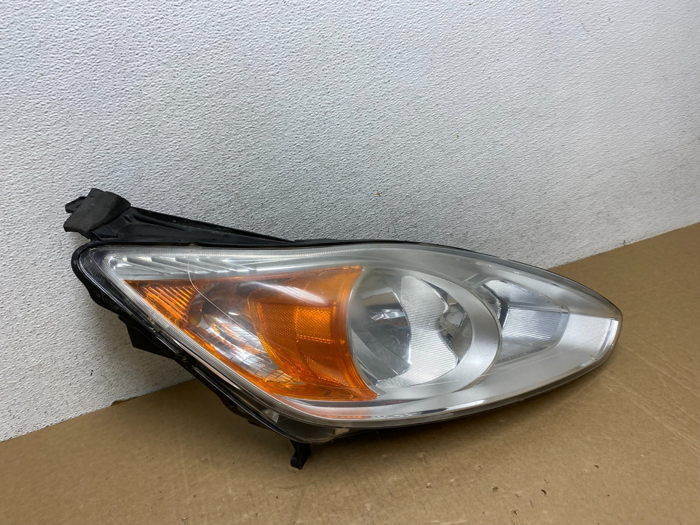 2013 to 2016 Ford C-MAX Right Passenger Side Headlight AF9942 DW2