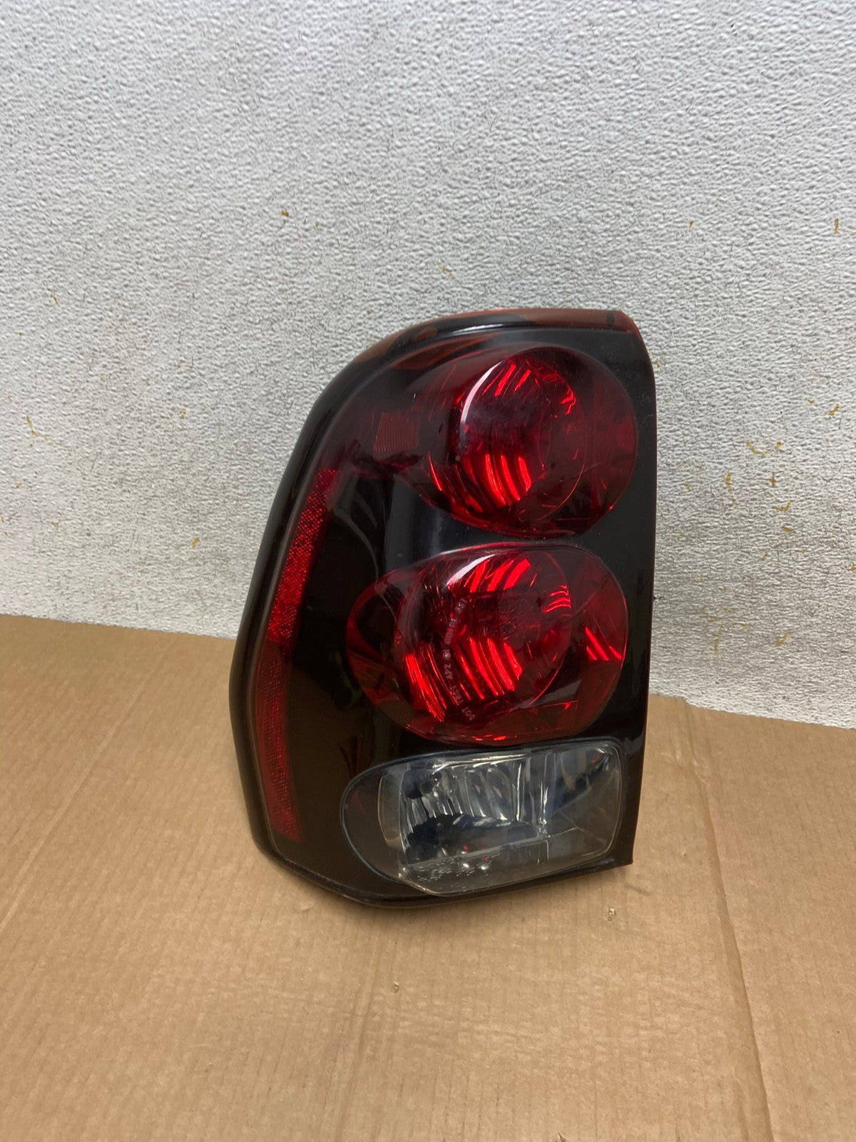 2002 to 2009 Chevrolet Trailblazer Left Driver LH Side Tail Light AI5682 LK0
