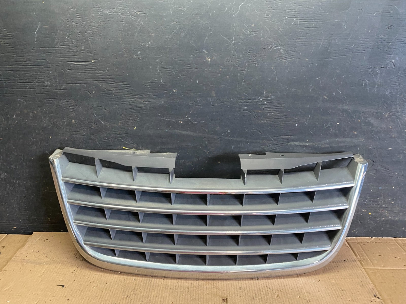 2008 to 2010 Chrysler Town & Country Front Upper Grill Grille Oem T0112 DG0