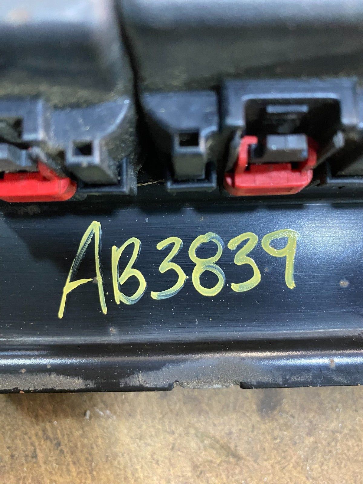 2007 Chrysler Caravan 3.3L Engine Control Module p05187557ac AB3839 DG3