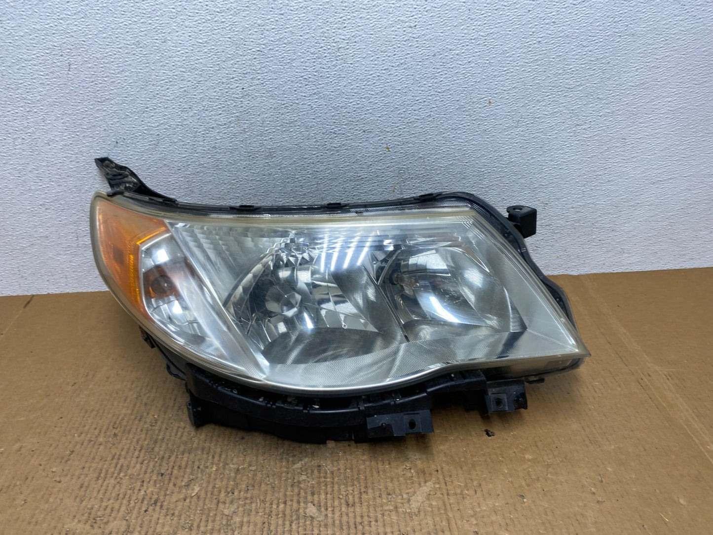 2009 - 2013 Subaru Forester Right Passenger Side Halogen Headlight AE1671 DW0