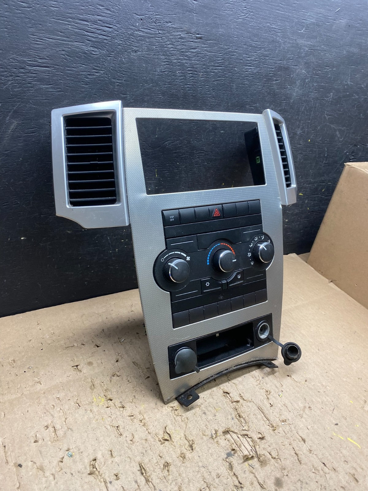 2008 2009 2010 Jeep Grand Cherokee A/C Climate Control Bezel T8638 DG1