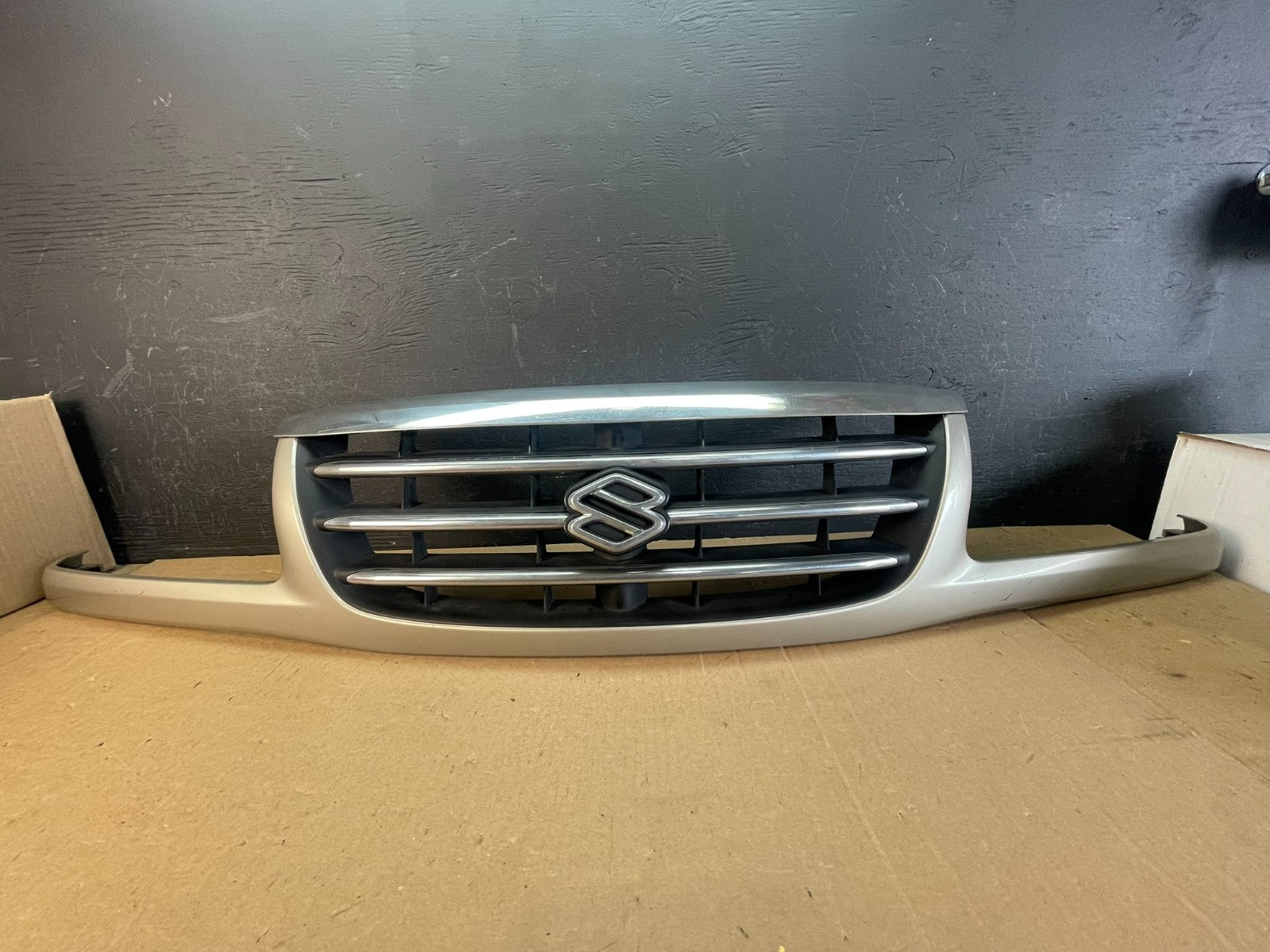 2001-2005 Suzuki XL-7 XL7 Grand Vitara Front Upper Grill Grille AD0166 DG0