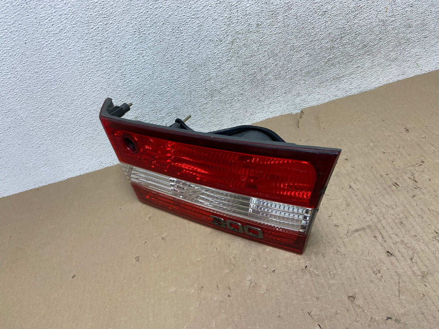 2000 2001 Lexus ES300 Inner Right Passenger RH Side Tail Light AG6988 LK1