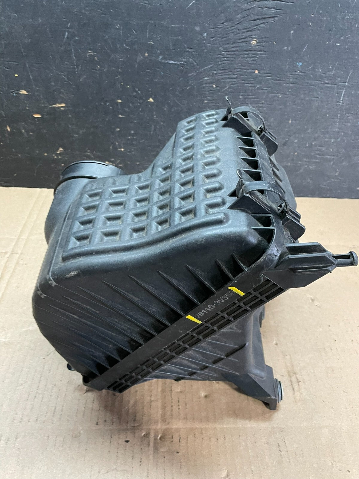 2012 to 2017 Hyundai Azera Air Intake Cleaner Box M9022 OEM DG2