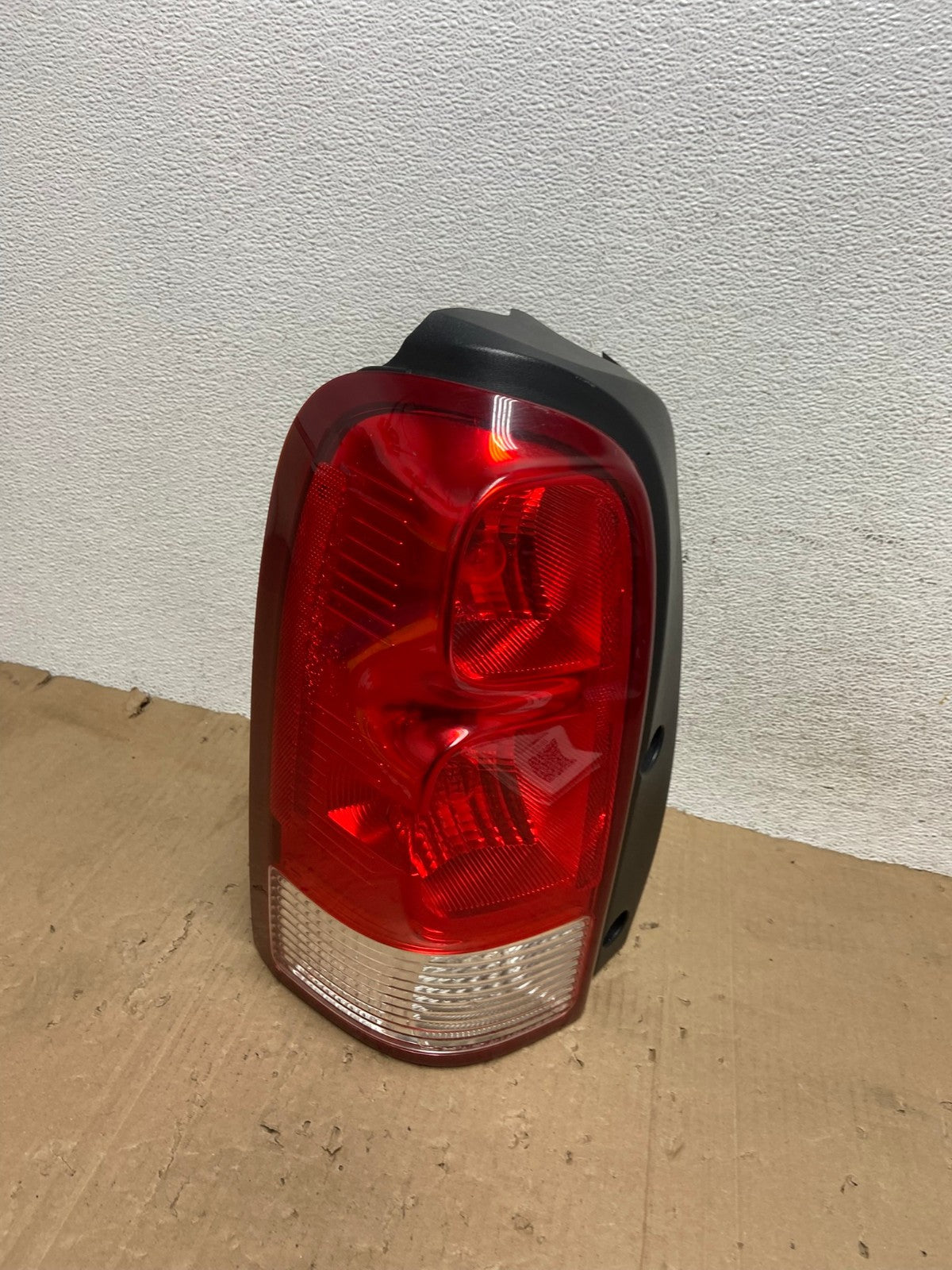 2005 to 2009 Pontiac Montana / Uplander Left Driver Lh Tail Light AE9198 LK0