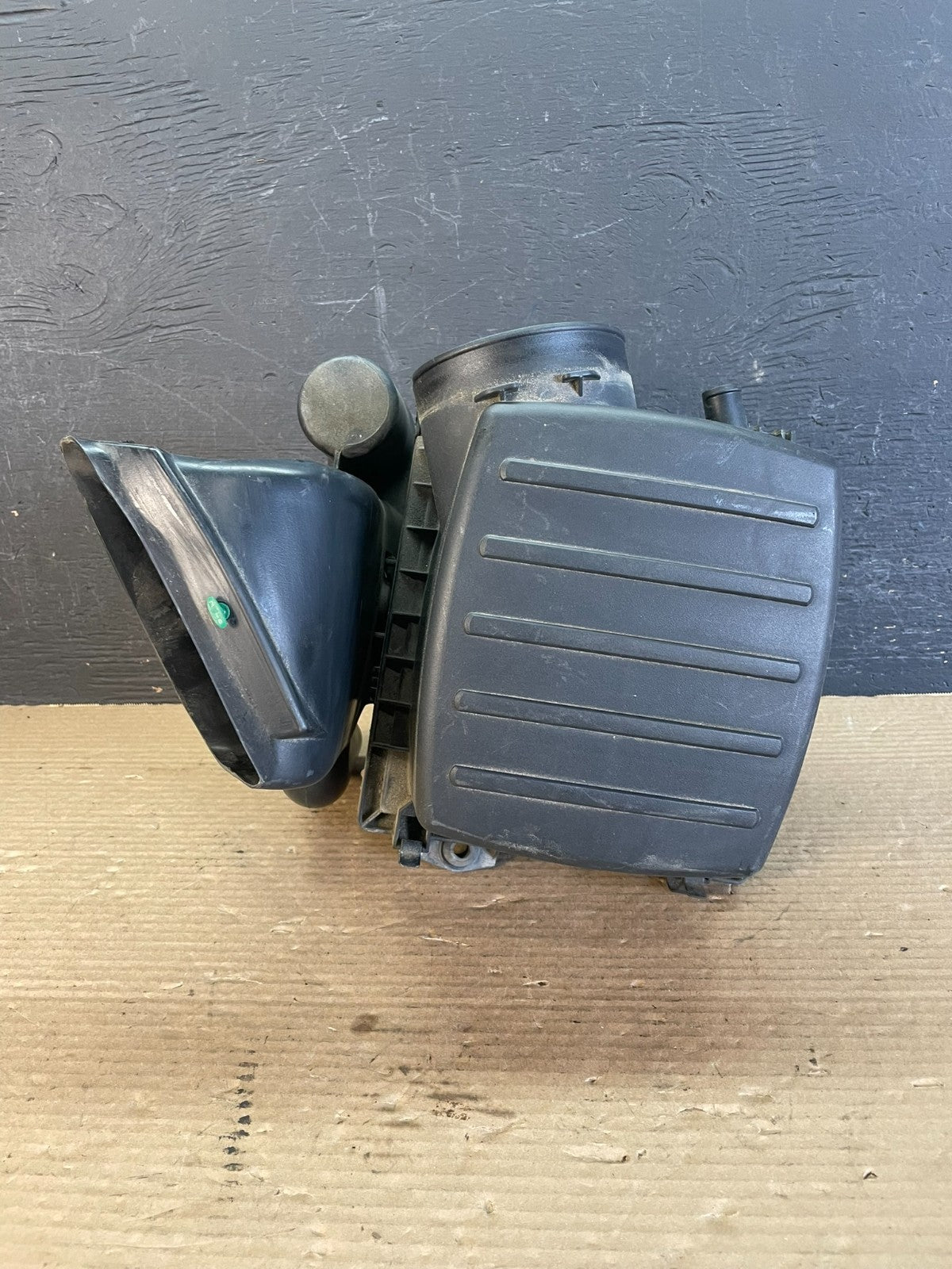 2011 - 2021 Dodge Durango 3.6L Air Filter Cleaner Box AF3503 DW0