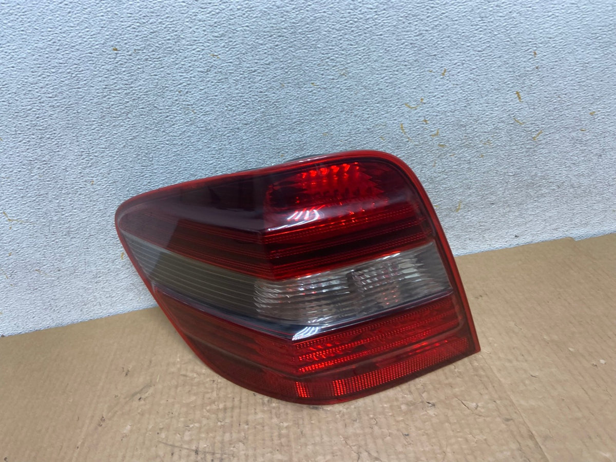 2009 to 2011 Mercedes ML350 ML-Class Left Driver Side LH Tail Light AI6824 LK0