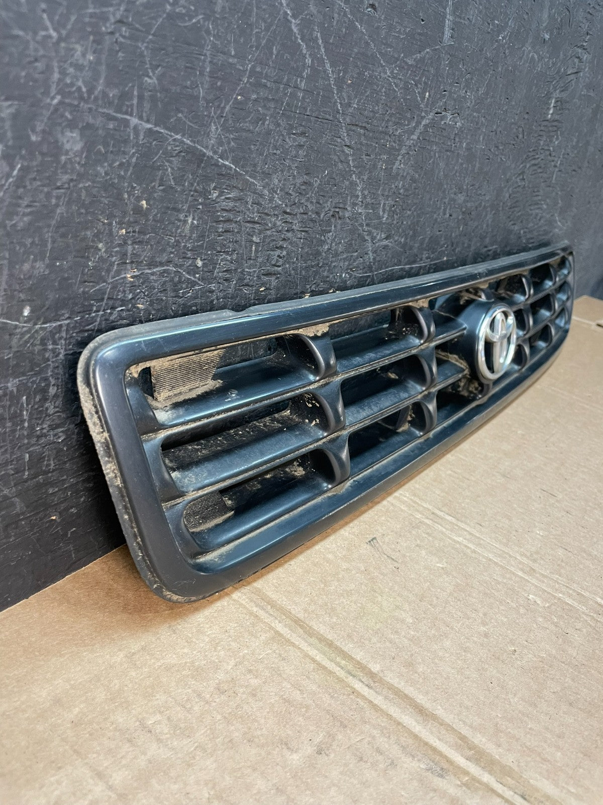 1997 to 2000 Toyota RAV4 Front Upper Grill Grille AE8464 PS2