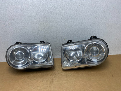 2005 to 2010 Chrysler 300C Left+Right Side Halogen Headlights AD4543 DW0