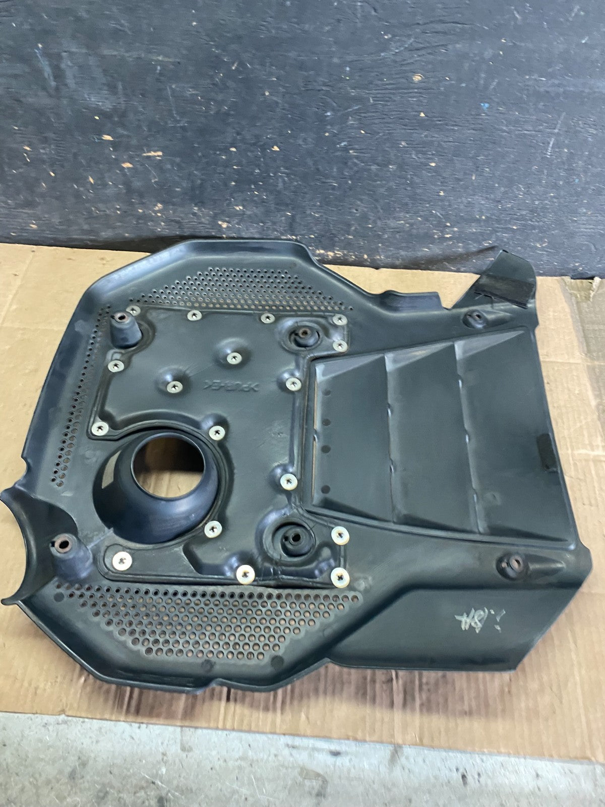 2006 to 2010 Hyundai Azera V6 Engine Motor Shield Cover OEM q0547 DG7