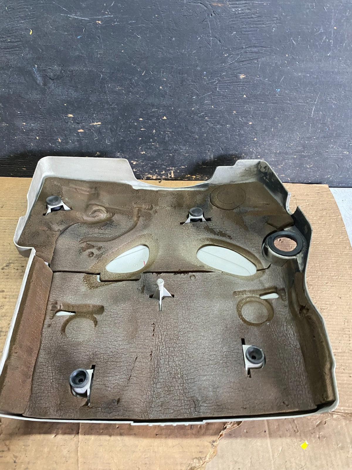 2004 to 2007  Cadillac CTS 3.6L Plastic Engine Cover Shield OEM  Q9826 DG4
