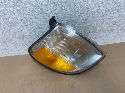 2005 to 2006 Toyota Tundra Right Passenger RH Side Turn Signal Light ae5971 DG0