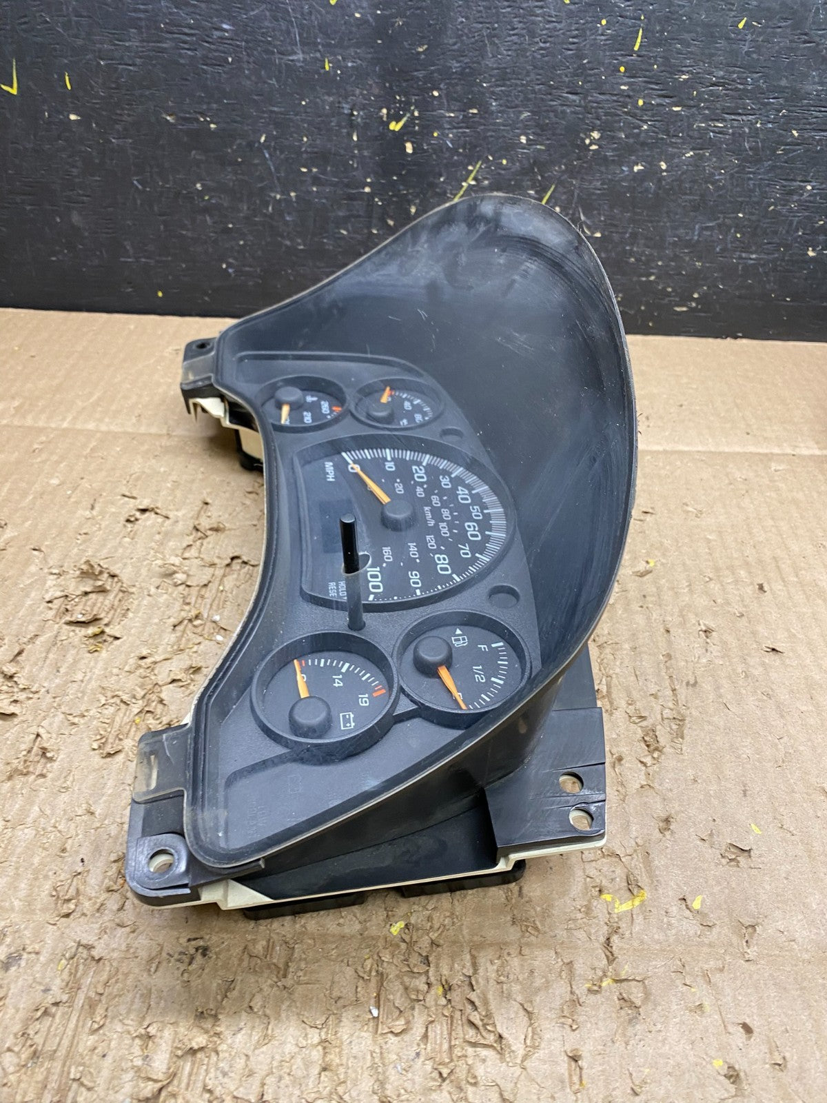 2004 to 2007 Chevrolet Express Speedometer Cluster Gauge OEM  V7358 DG2