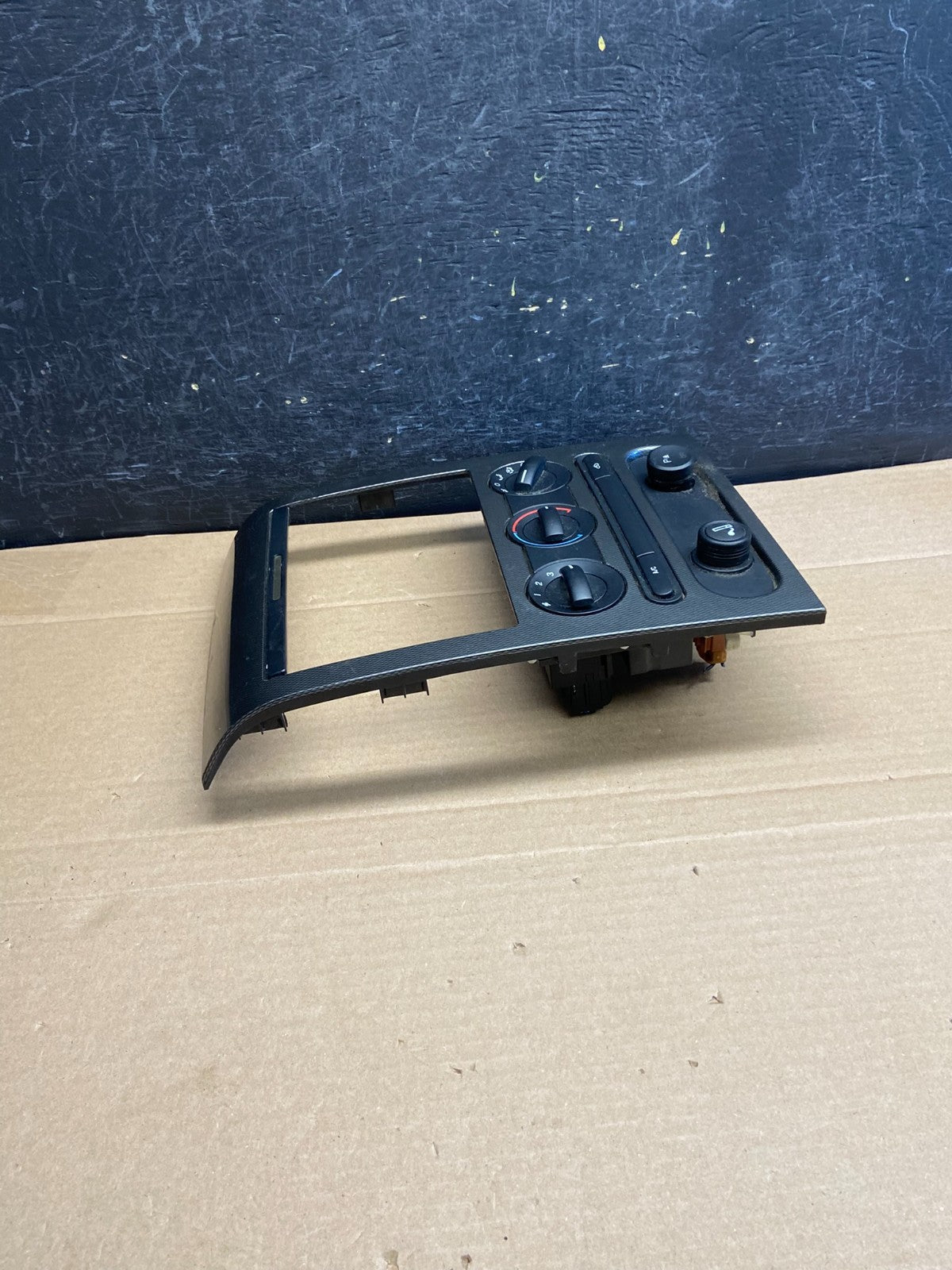 2004 to 2008 Ford F150 Radio Climate Dash Bezel Surround Black ag50244 DG1