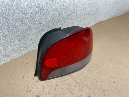 1998 to 1999 Hyundai Accent Hatchback Right Passenger RH Tail Light Oem Q4663 DG2