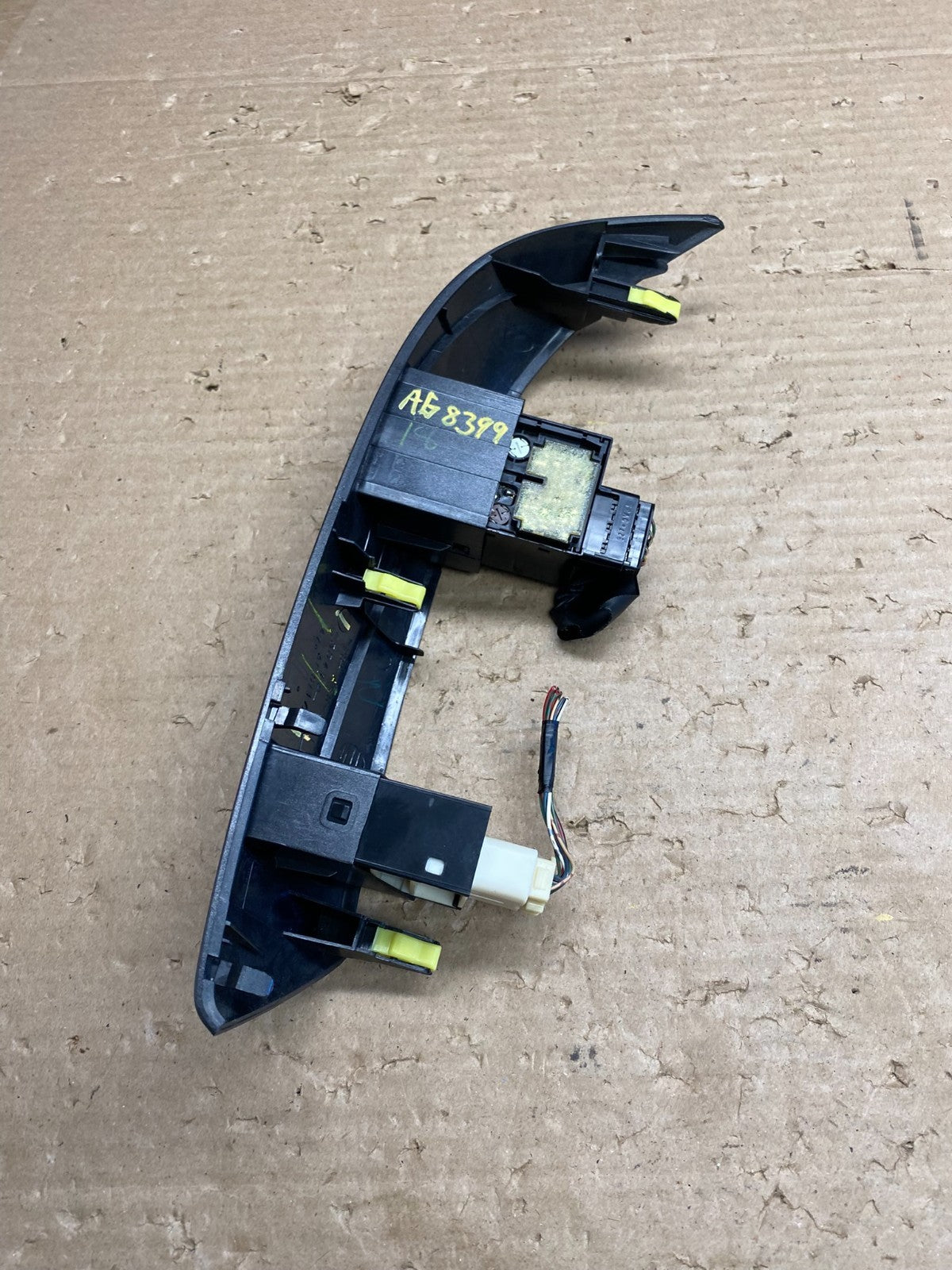 2004 to 2010 Toyota Sienna Left Side Climate Switches Bezel Trim ag8399 DG2