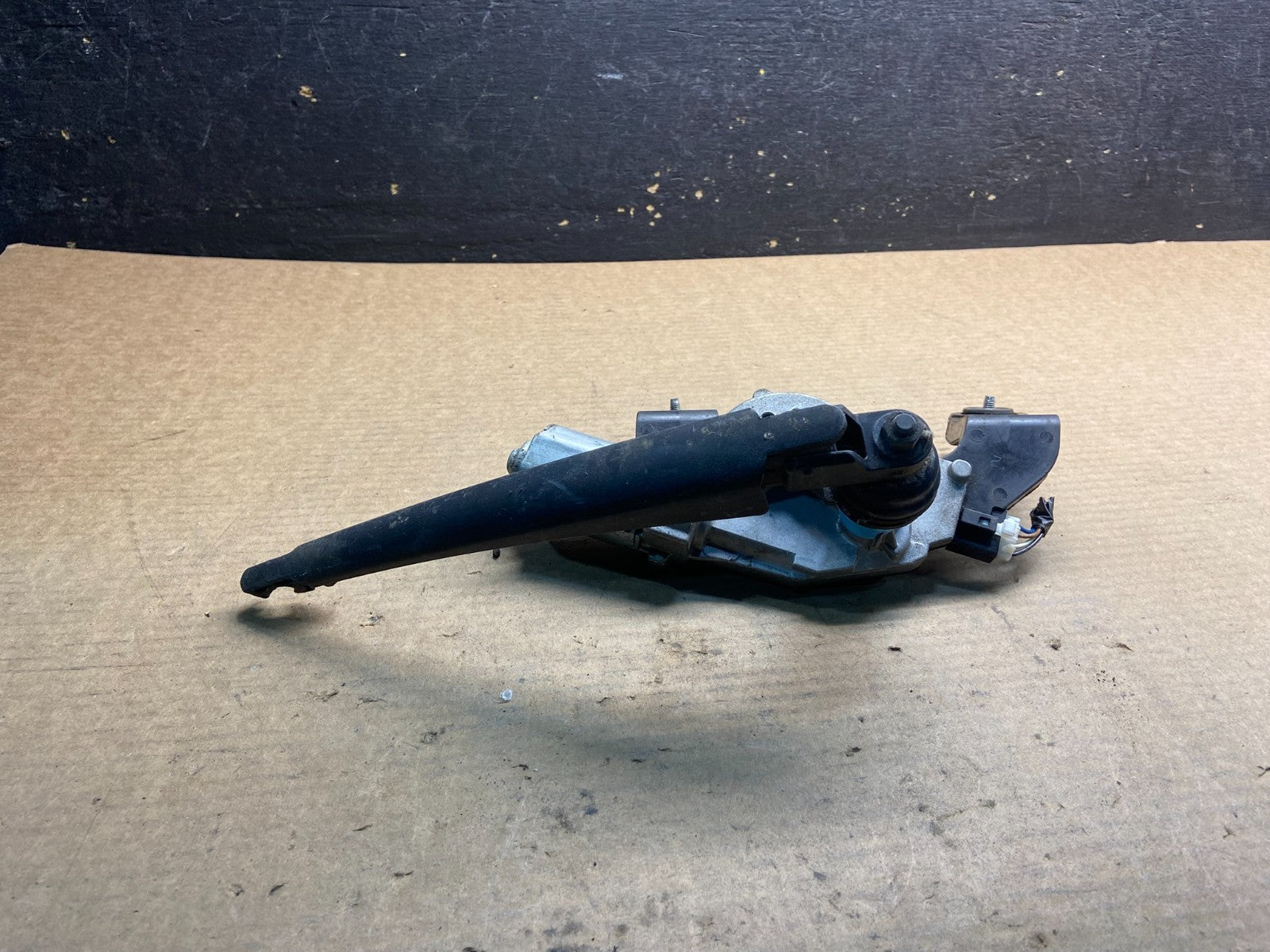 2010 - 2015 Hyundai Tucson Rear Glass Windshield Wiper Motor AA0660 DG3