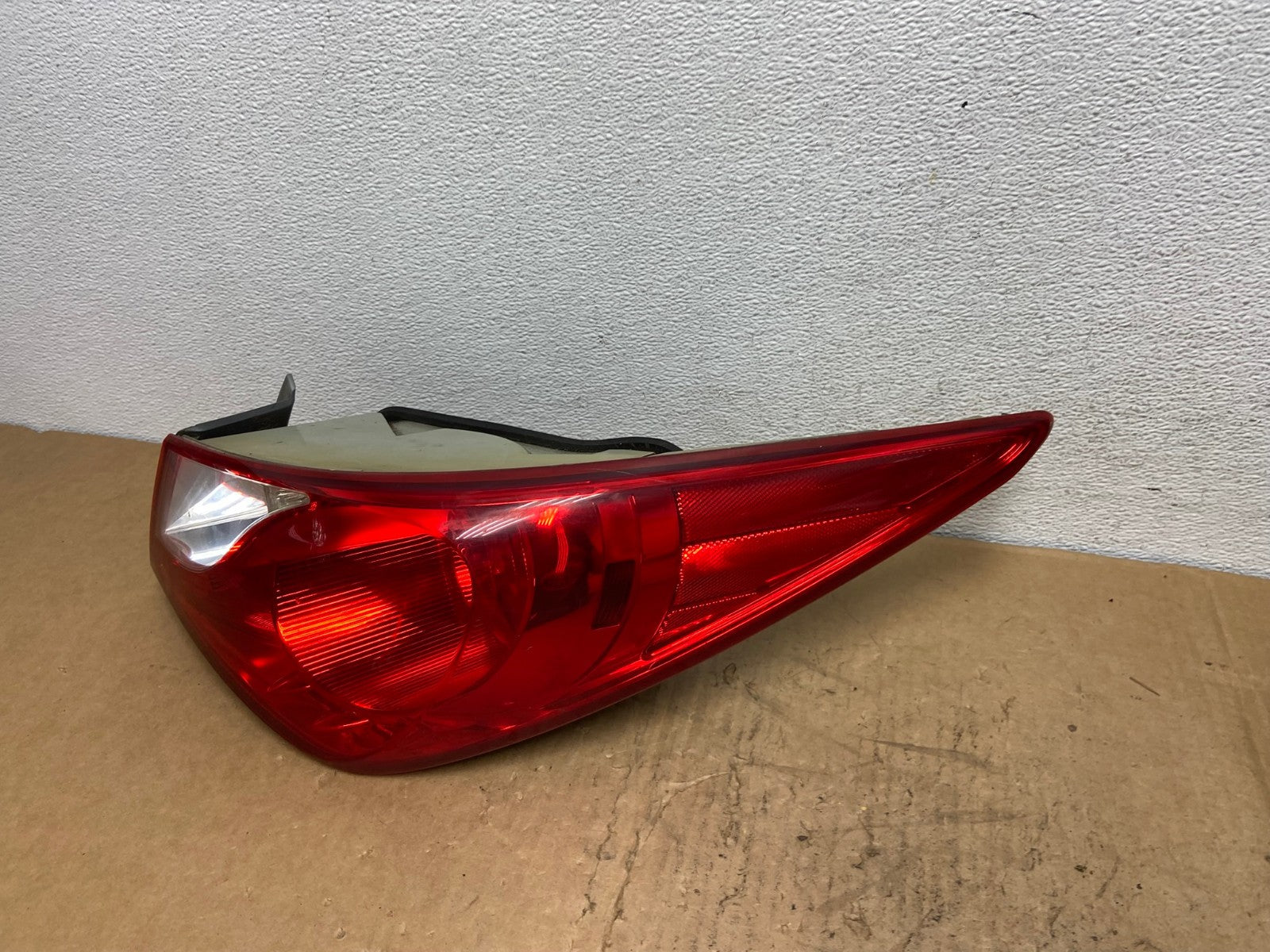 2011 2012 2013 Hyundai Sonata Right Passenger RH Tail Light AD0458 LK1