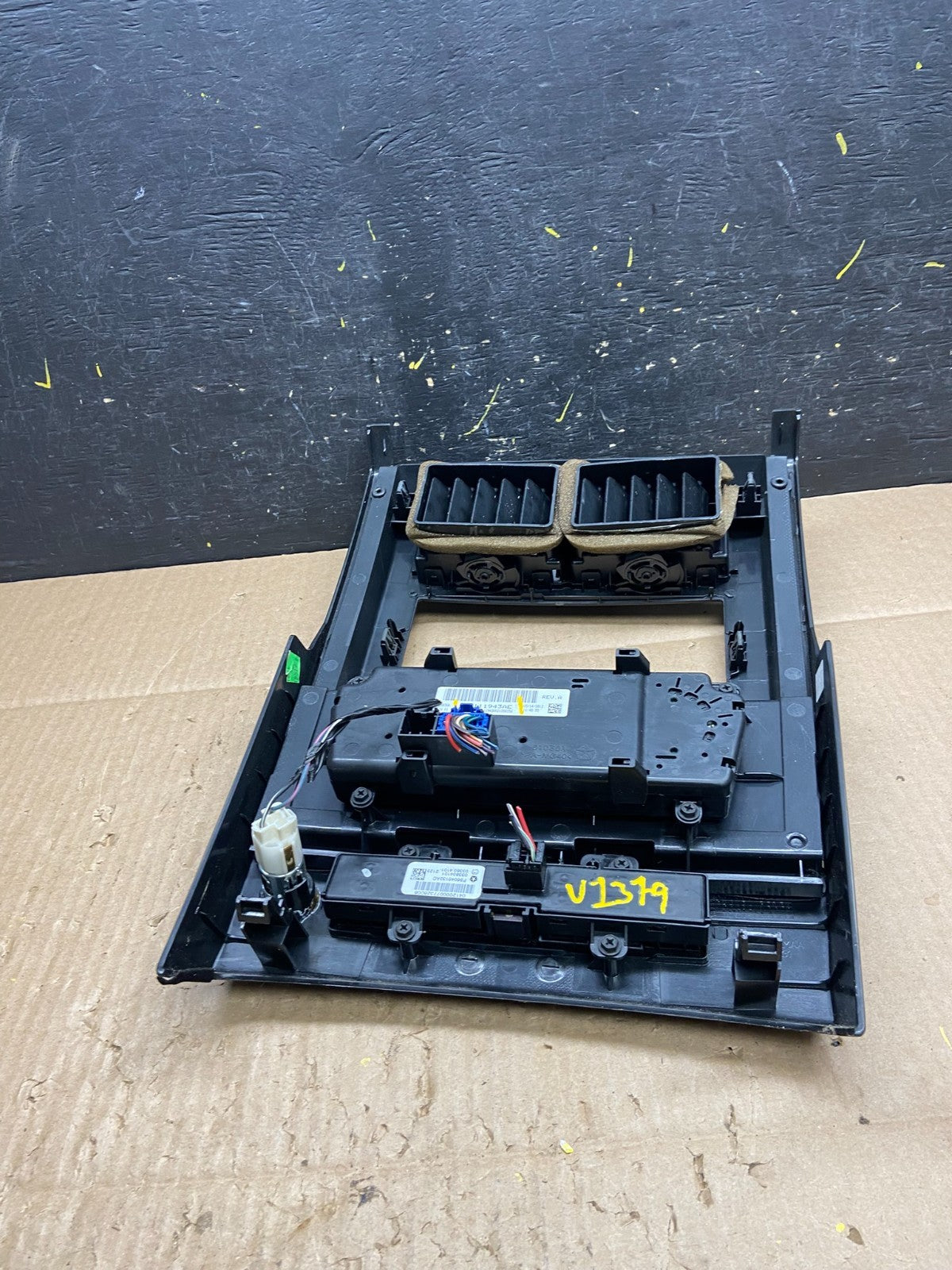 2008 to 2012 Jeep Liberty Dash Climate Temperature Control Radio Bezel V1379 DG4
