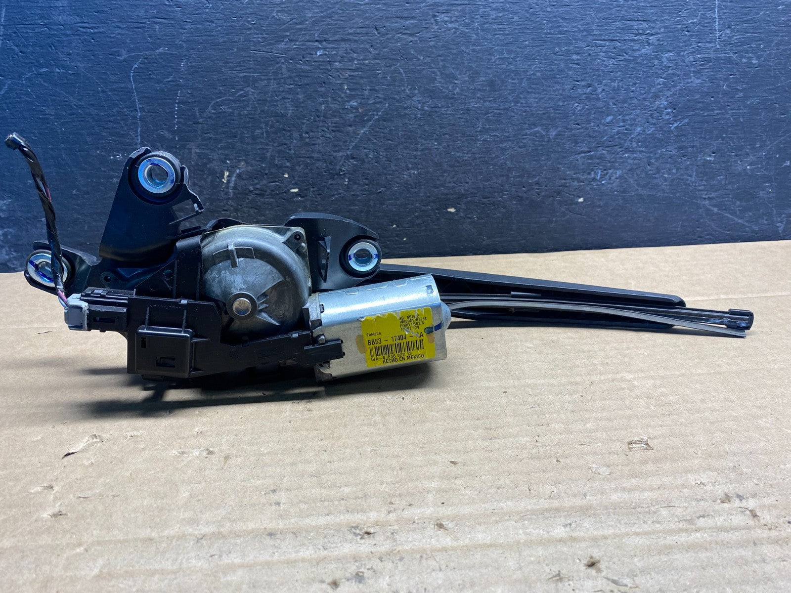 2011 to 2019 Ford Explorer Rear Windshield Wiper Motor ae8210 DG5