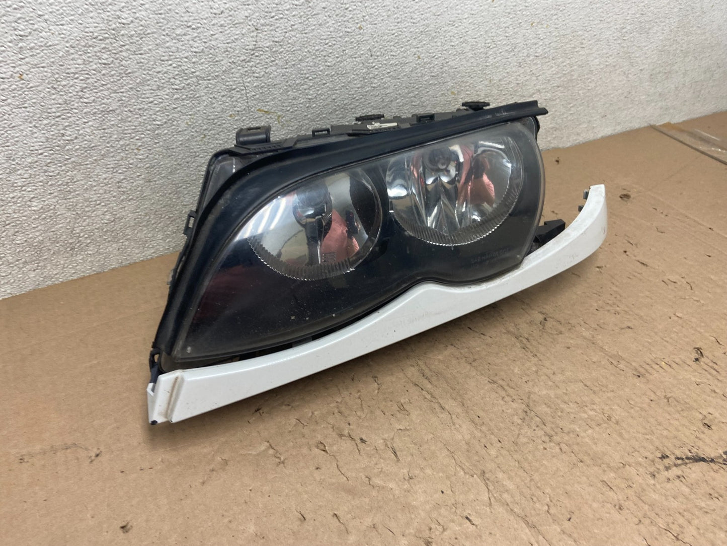 2002 to 2005 BMW 3 E46 Sedan Left Driver LH Halogen OEM Headlight R3123 DW2