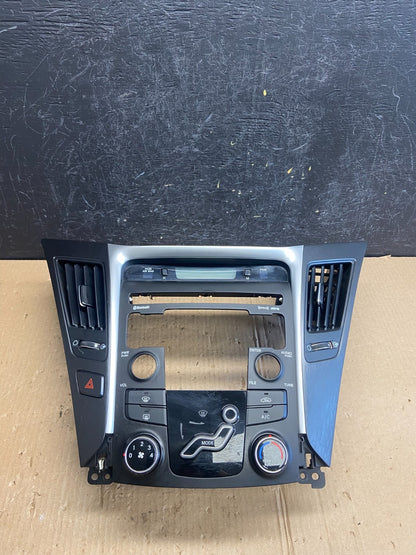 2011 - 2014 Hyundai Sonata Center Radio Climate Control Air Vent Bezel AE3975 DG0