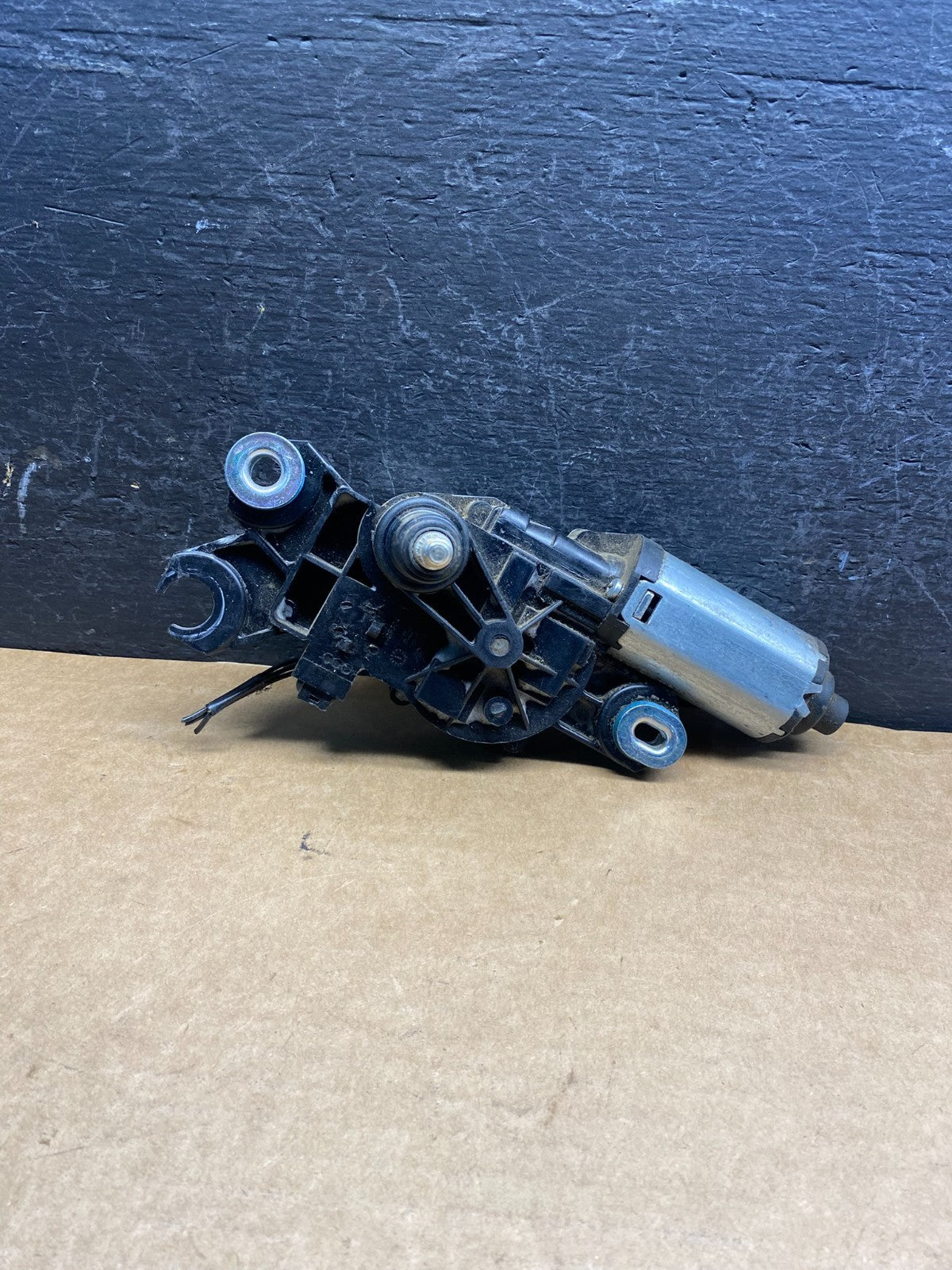 2008-2016 Volvo V70 XC60 XC70 Tailgate Back Door Rear Wiper Motor Wiper AD75080