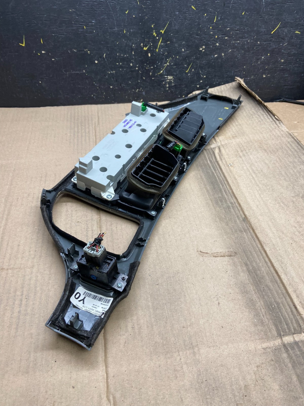 2005 to 2010 Honda Odyssey  Radio Climate Control Dash Trim Bezel X1678 DG4