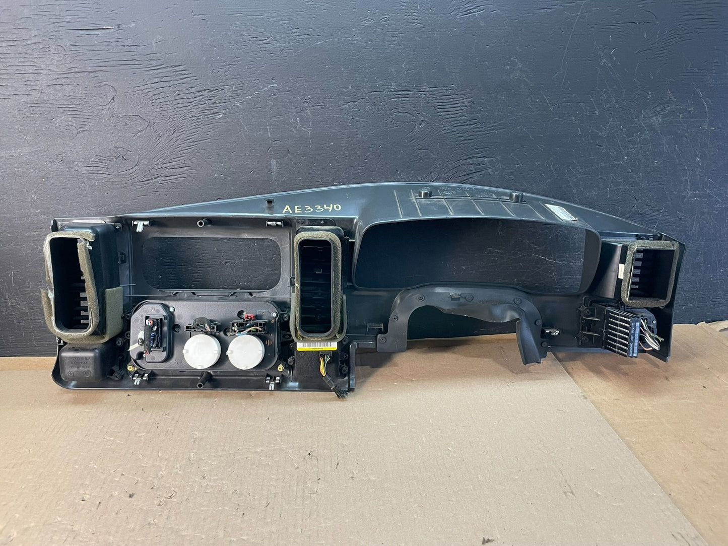 2001 - 2004 Dodge Durango Speedometer Climate Control Bezel Trim AE3340 DG3