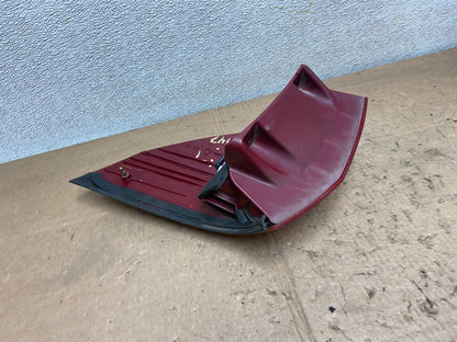 2004 to 2005 Toyota Sienna Left Driver LH Side Tail Light Oem Y7147 DW5