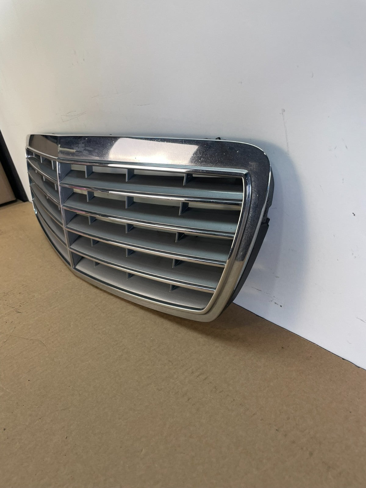 2003 to 2006 Mercedes Benz E-Class Front Upper Grill Grille AG9792 DG1