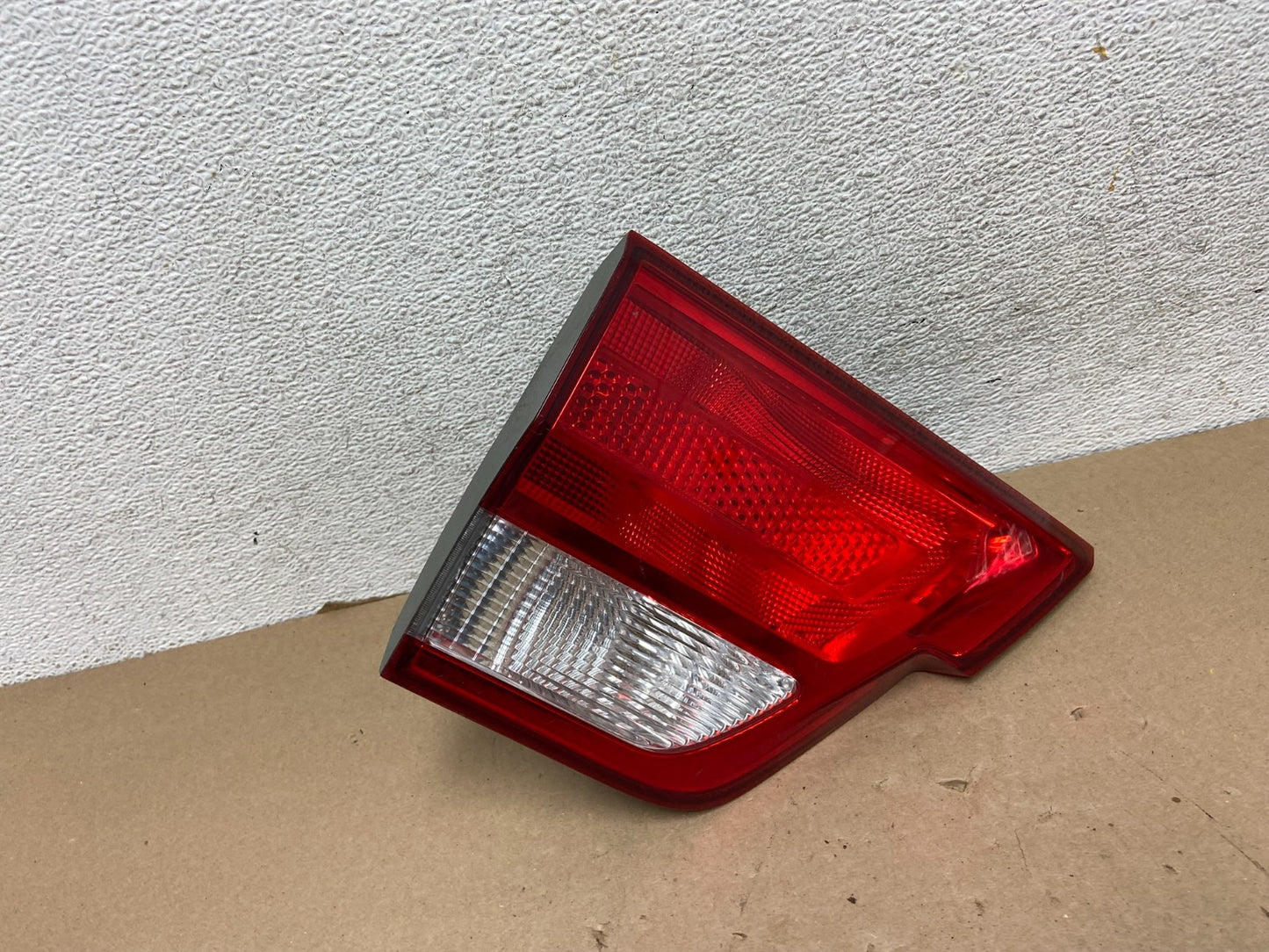 2011-2013 Jeep Grand Cherokee Left Driver Side Lh Inner Tail Light AG34190