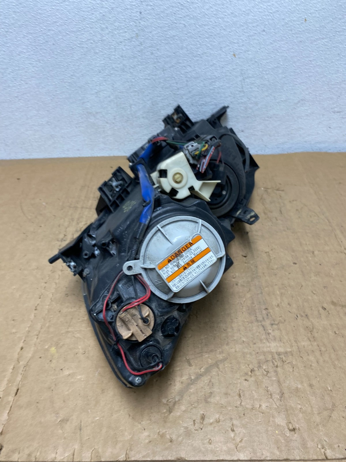 Xenon 2007 to 2009 Mazda CX-7 Right Passenger RH Side Headlight AD0586 DW6