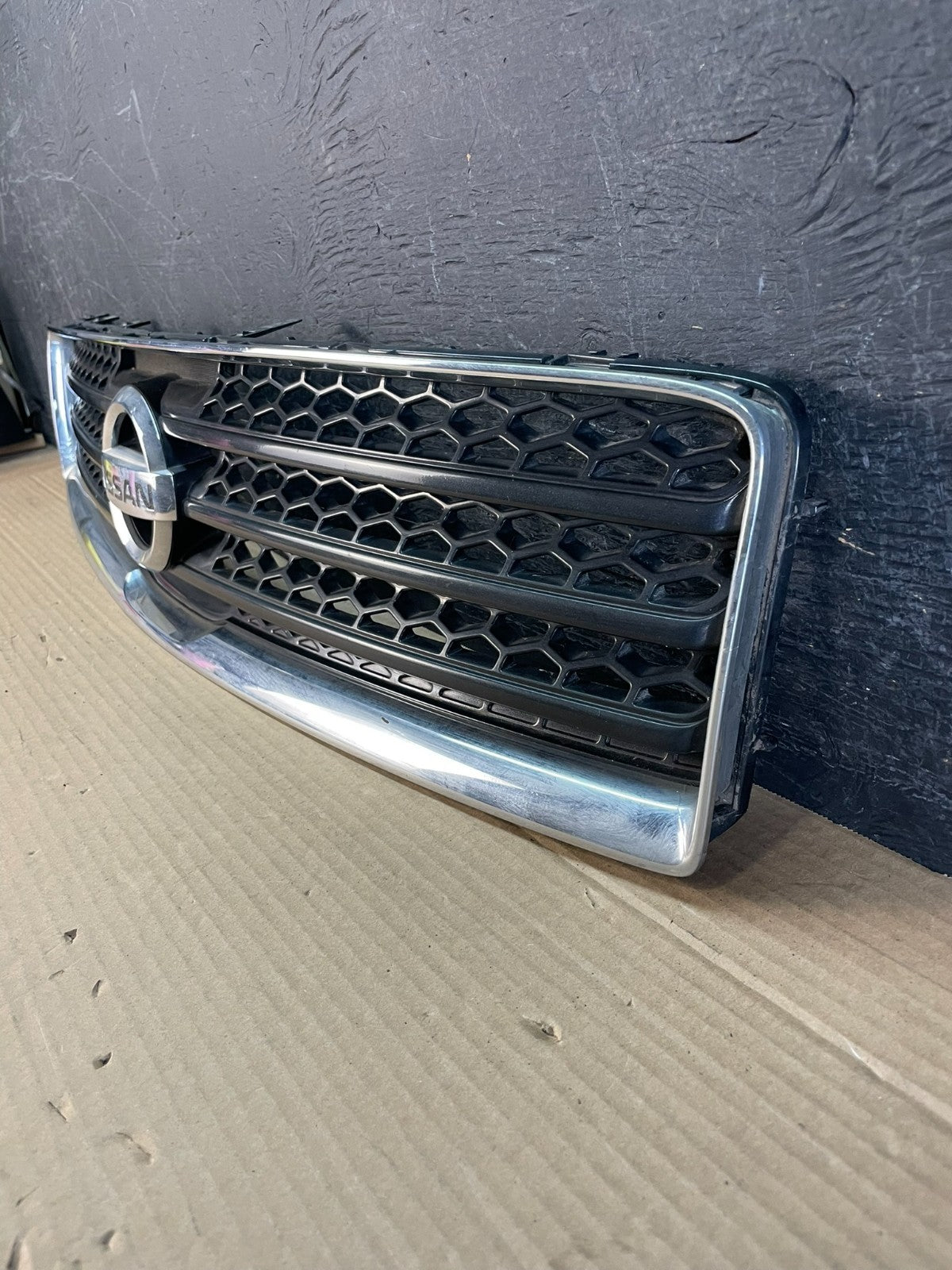 2009 to 2011 Nissan Maxima Front Upper Grill Grille 62070-9N00A AE9950 DG1