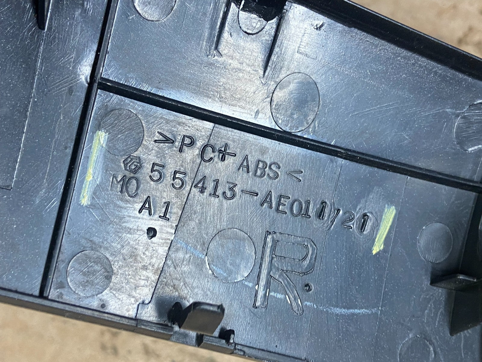 2004 to 2010 Toyota Sienna Right Side Radio Switches Bezel Trim z2038 DG4