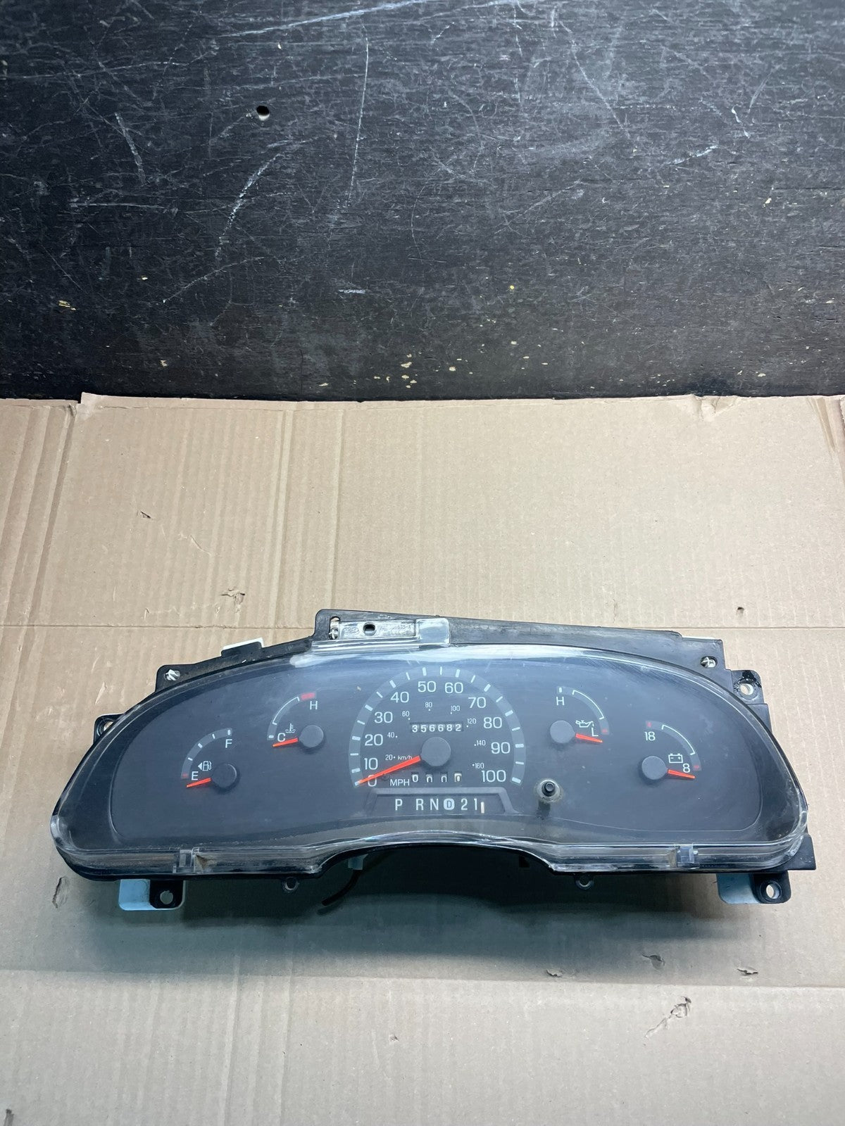 2001 - 2002 Ford Econoline E250 E350 Van Speedometer Instrument Cluster X9855 DG0
