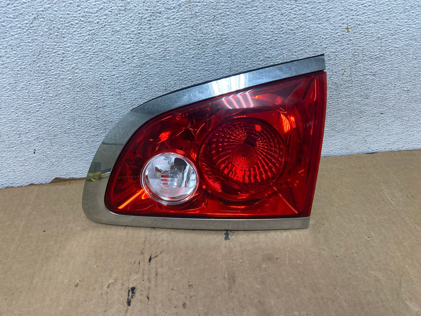 2008-2012 Buick Enclave Right Passenger Rh Inner Tail Light AG2107 LK0