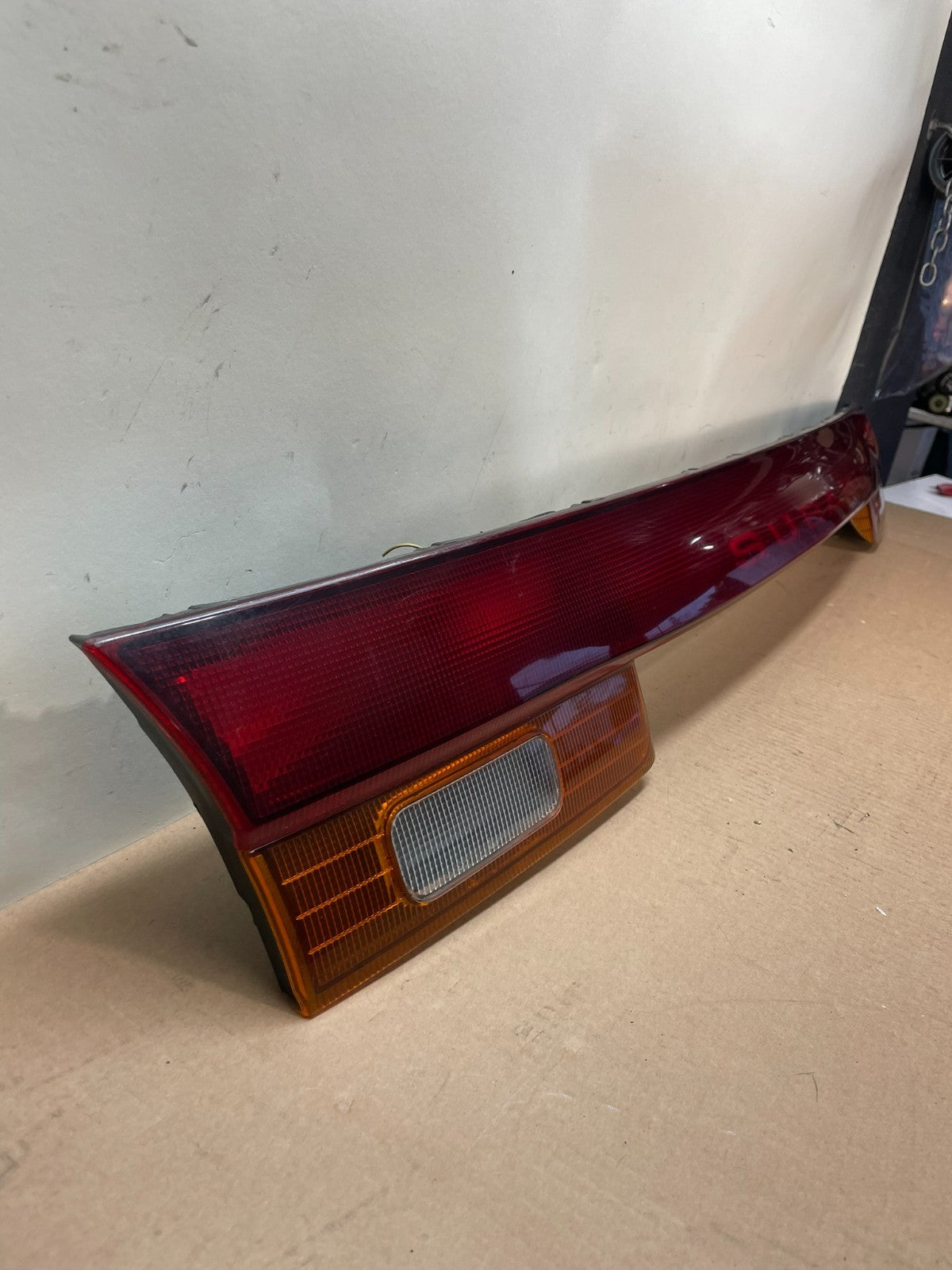 1995 to 1996 Subaru Legacy Wagon Trunk Mounted Center Tail Light Panel AI4365 DG2