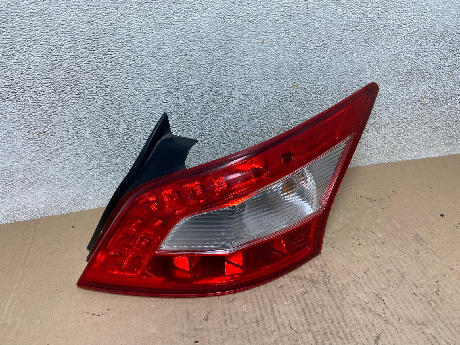 2009 2010 2011 Nissan Maxima Right Passenger RH Side Tail light OEM AB6039 LK0