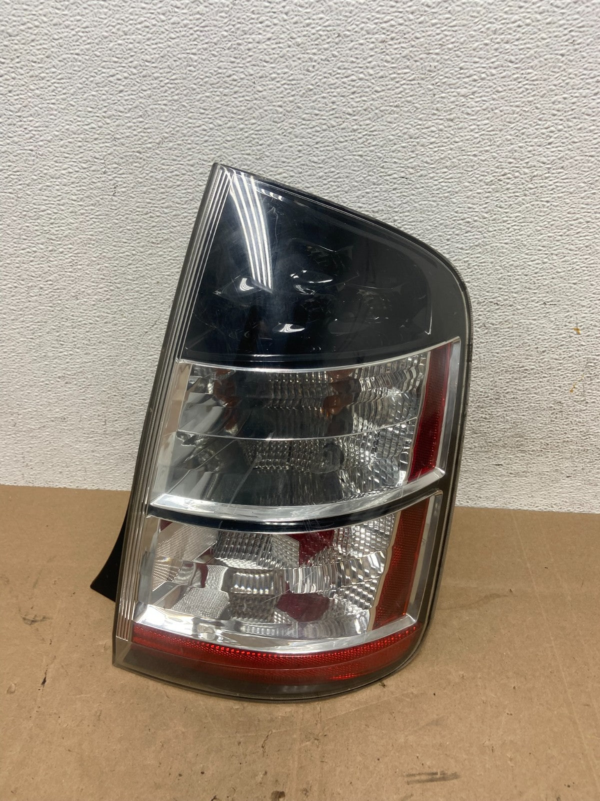 2004 - 2005 Toyota Prius Right Passenger Side Rh Tail Light AE5989 DW0