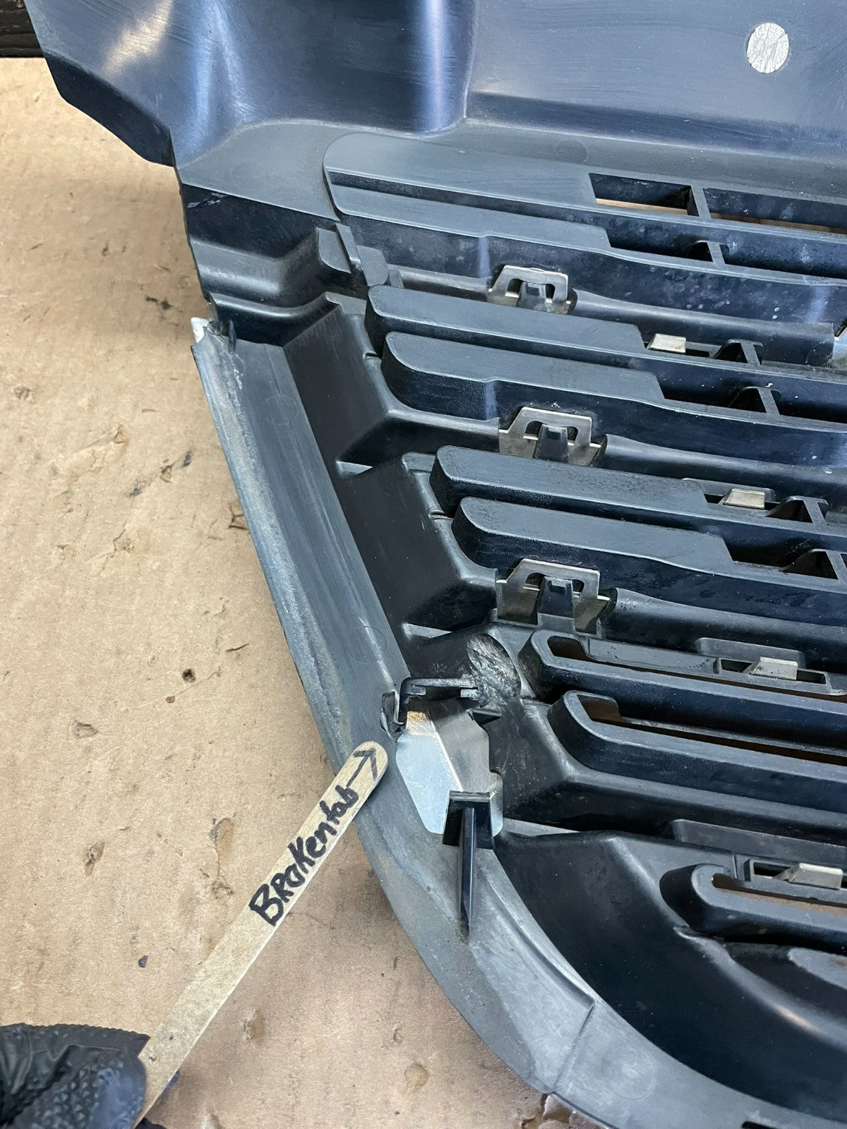 2009 to 2011 Freightliner Sprinter Front Upper Chrome Grill Grille Y9747 DG10