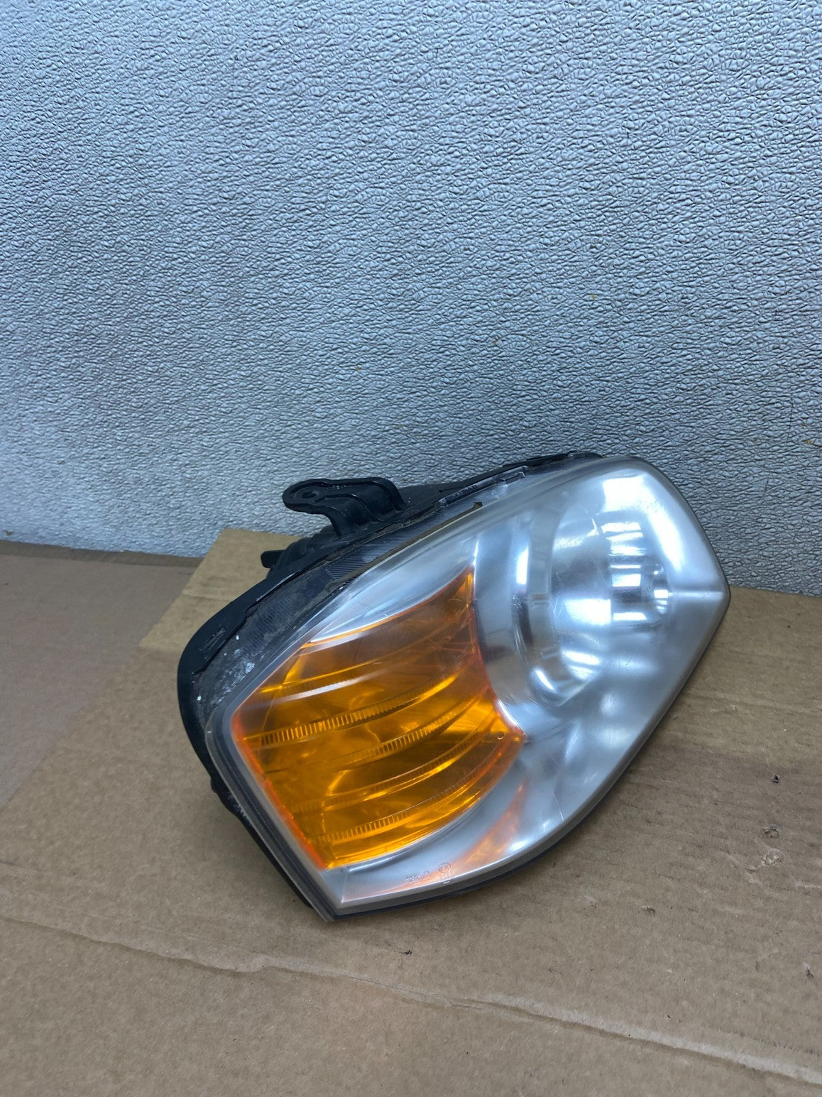 2003-2004 Kia Optima Right Passenger RH Side Headlight Halogen AB5118 DG2