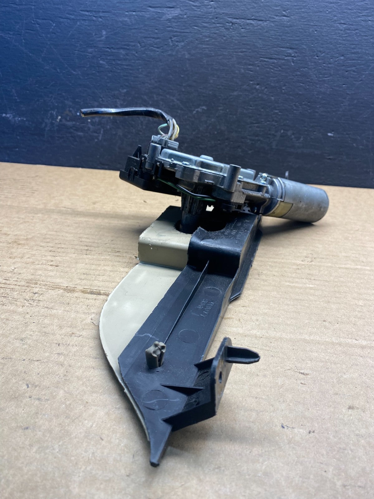 2003 to 2008 Lincoln Navigator Rear Wiper Motor AC79652