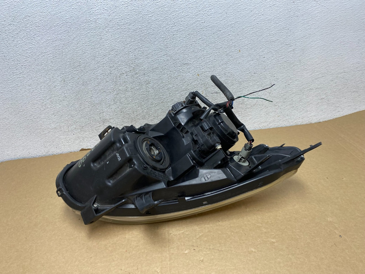 2008 to 2013 Nissan Rogue HID Xenon Headlight Left Driver Lh Side AF7290 DW5