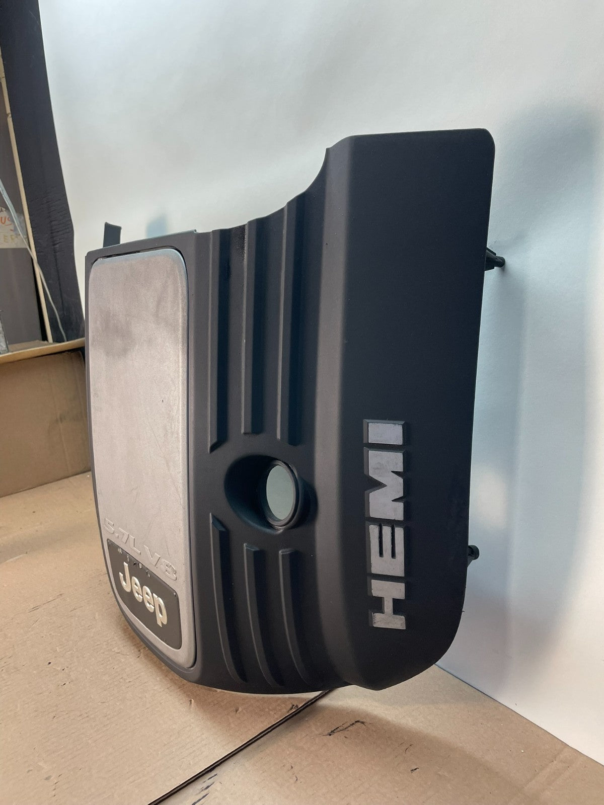 2005 to 2010 Jeep Grand Cherokee 5.7L Hemi Engine Cover Plastic Shield AJ0627 DG1
